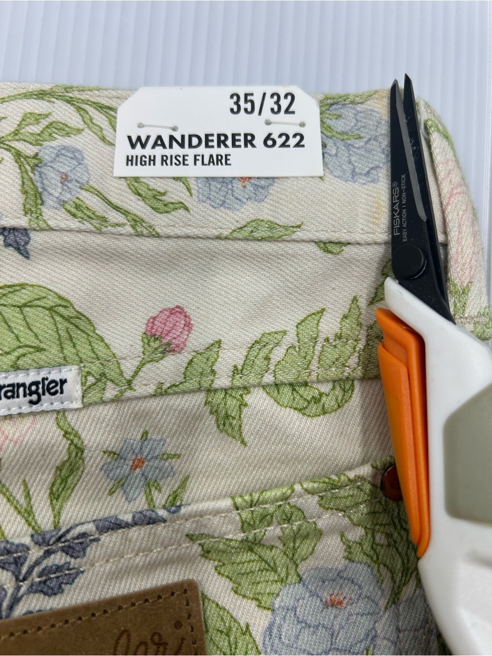 NWT Wrangler Floral Print High Rise Bell Bottom Jeans 35x32 - Picture 11 of 13